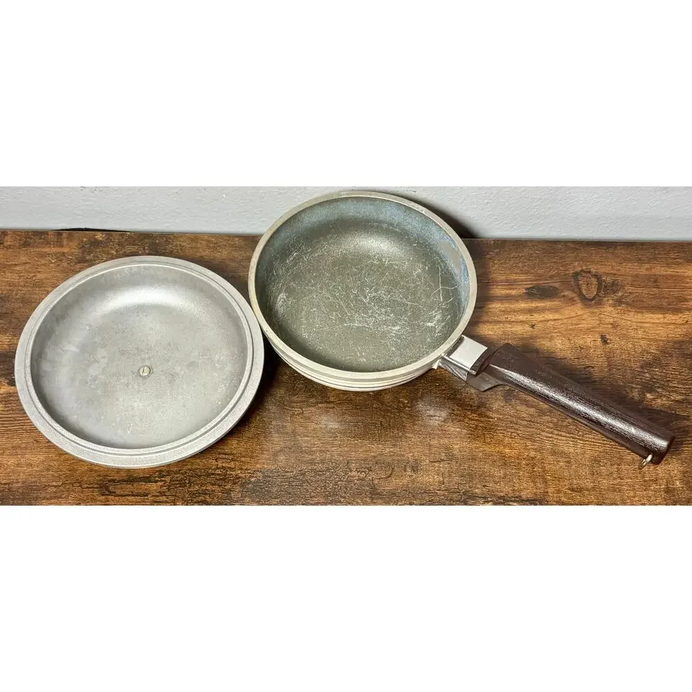 Vtg Regal Ware Cast Aluminum 1 QT Sauce Pan Wood Handle Cream w/ Brown Stripes